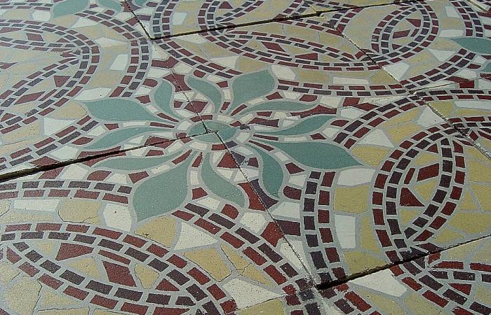 A Mosaic themed ceramic in a kitchen in Fairfax, Virginia