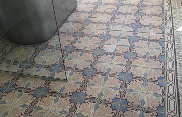 A glorious art nouveau ceramic in this Hove, Sussex bathroom A glorious art nouveau ceramic in this Hove, Sussex bathroom