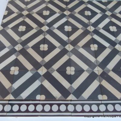 4.7m2 classical Sand & Cie French ceramic floor c.1900