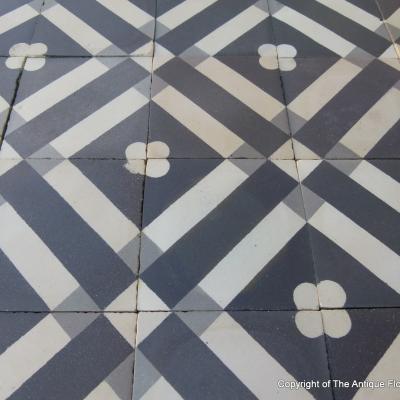 4.7m2 classical Sand & Cie French ceramic floor c.1900
