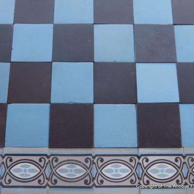 A small 6.5m2 French damier with Maubeuge borders