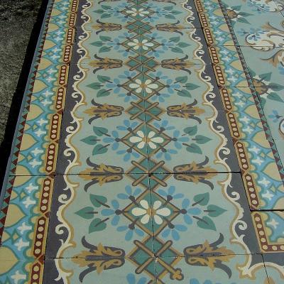 c.27m2 / 290 sq ft. French ceramic encaustic floor with original borders