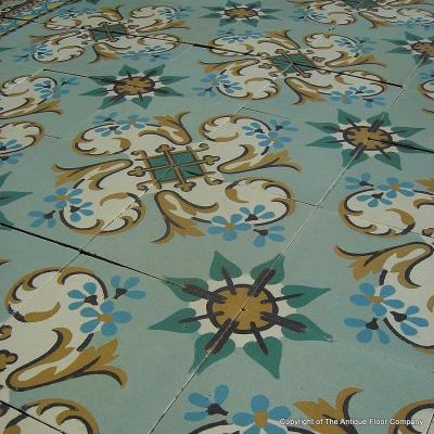 c.27m2 / 290 sq ft. French ceramic encaustic floor with original borders