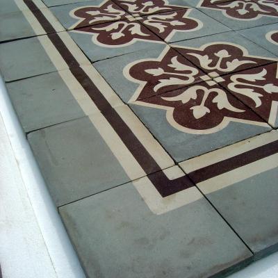 Antique French carreaux de ciments floor with matching border c.1900