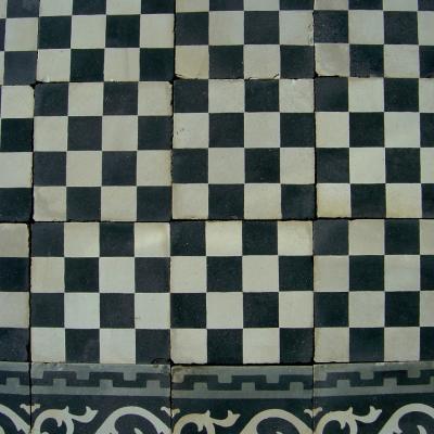 Classical antique French damier floor with ornate borders – 15m2