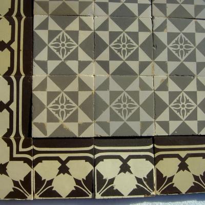 8m2+ antique Perrusson kitchen floor with borders