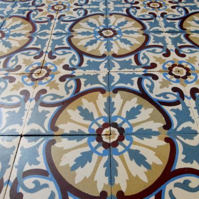 4m2 antique French ceramic floor with same size and half size borders