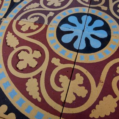 8m2 to 9m2 antique French ceramic encaustic floor with triple borders 