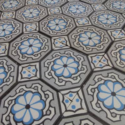 9m2 antique ceramic St. Ghislaine floor with triple border tiles
