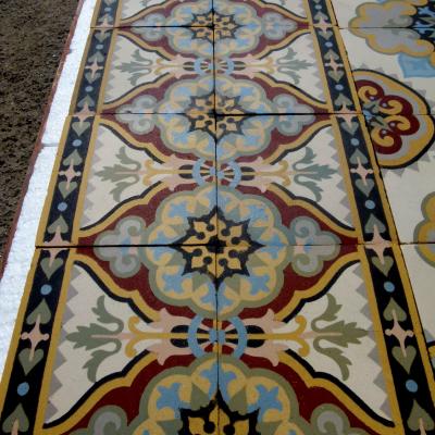 c.12m2 to 17m2 antique Maubeuge ceramic floor with rich double borders