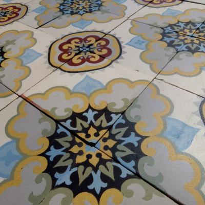 c.12m2 to 17m2 antique Maubeuge ceramic floor with rich double borders