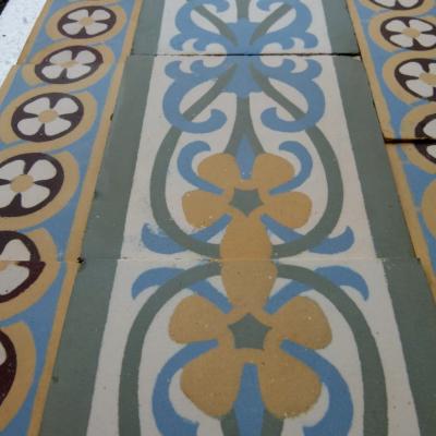 13.5m2 antique ceramic floor in a cool green palette