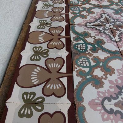 Small Art Nouveau floor with clover themed borders