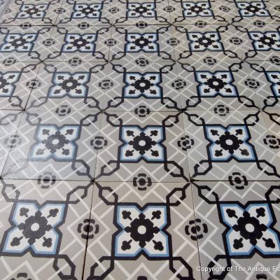 22m2+ antique ceramic Belgian floor with twin borders