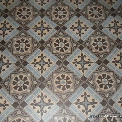 A small, 4m2 antique french ceramic floor